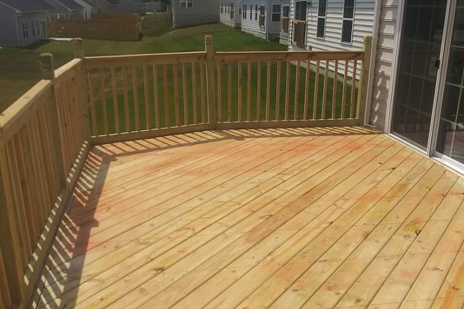 huber heights deck with railing